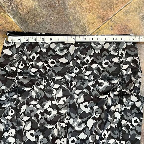 Chico’s Zenergy Gray Black Marble So Slimming Activewear Leggings 2 12/14 - Picture 5 of 10
